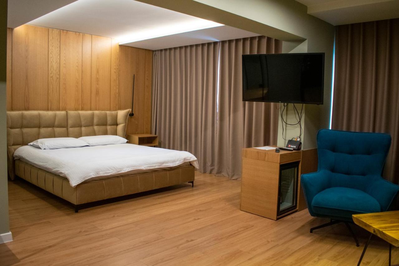 Bocca Hotel Korce Exterior photo