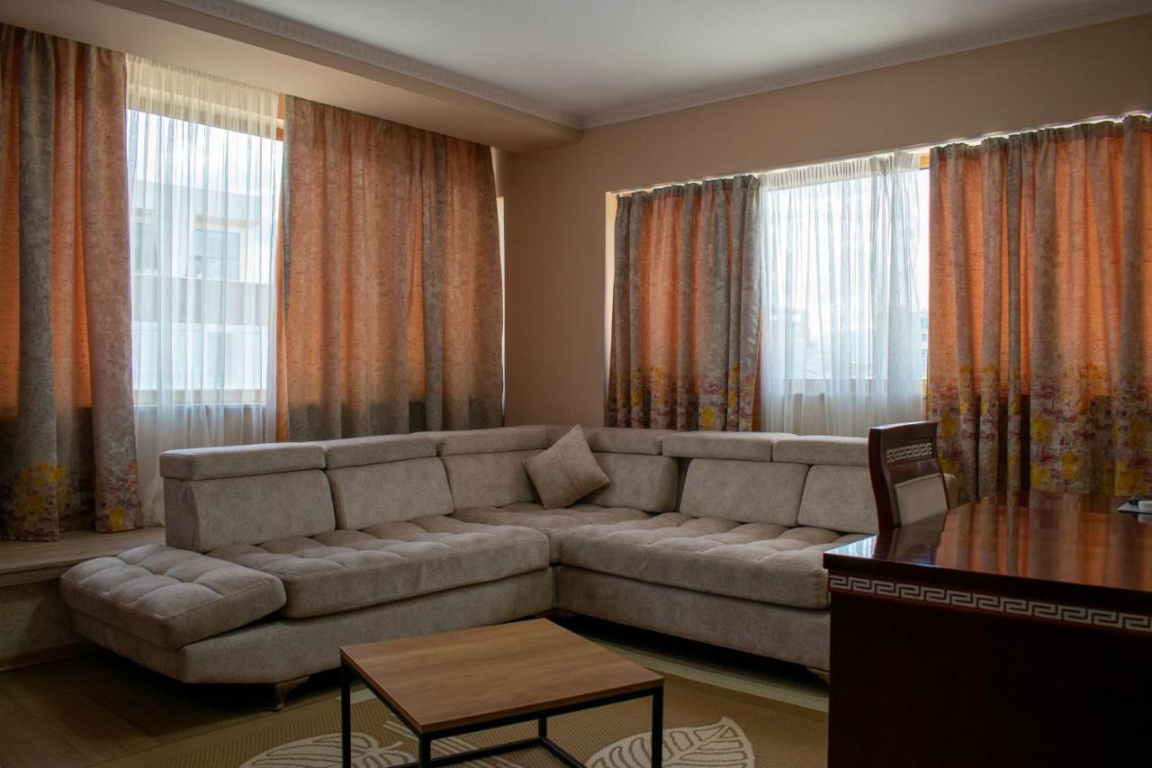Bocca Hotel Korce Exterior photo